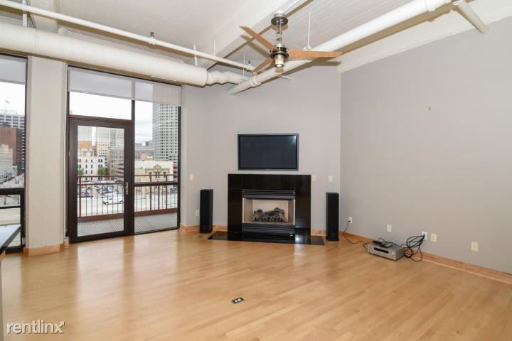 400 N Broadway - Photo 3 of 26