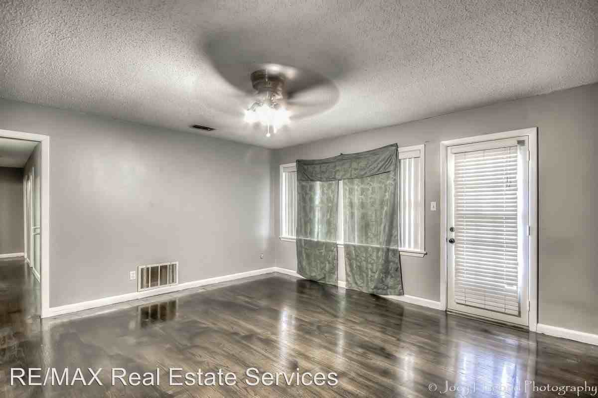 1626 Margaret St - Photo 2 of 12