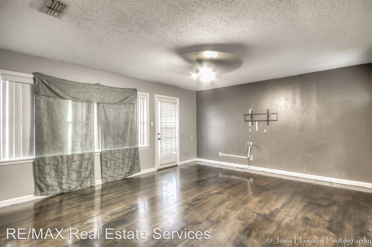 1626 Margaret St - Photo 3 of 12