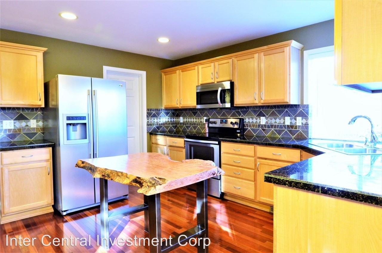 2314 118th Pl SE - Photo 2 of 17