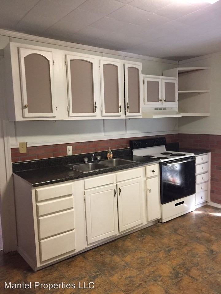 1302 Sloan St - Photo 3 of 7