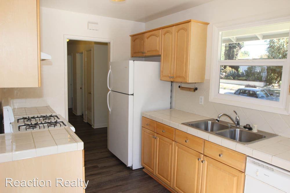 379 S College Ave - Photo 3 of 10