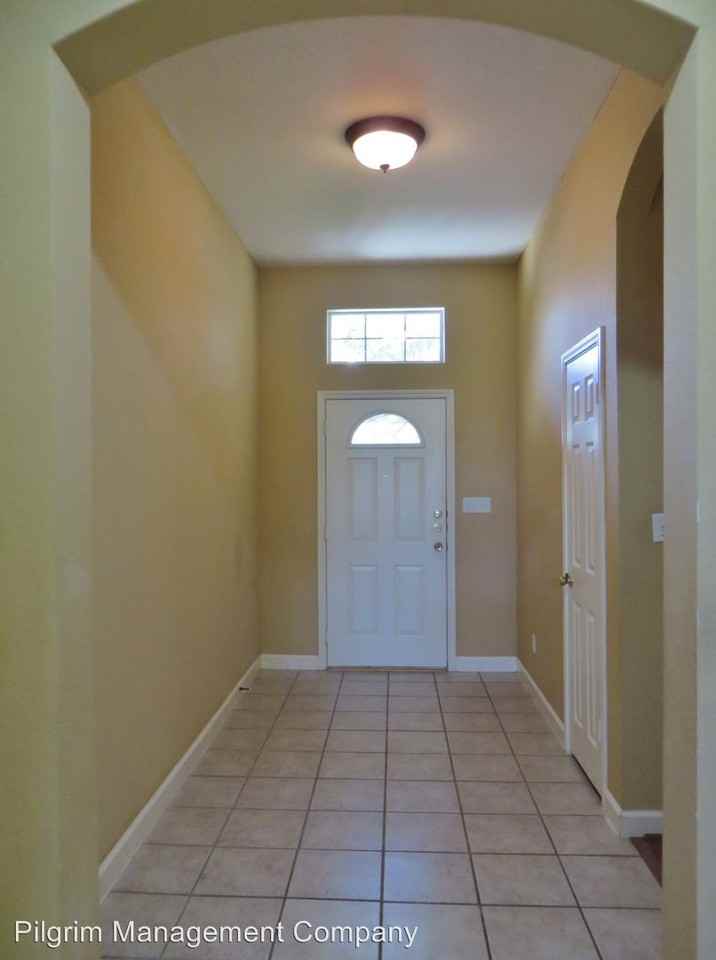 303 Gulfstream Dr - Photo 2 of 32