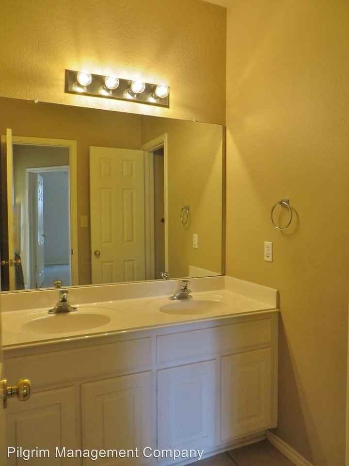 303 Gulfstream Dr - Photo 3 of 32