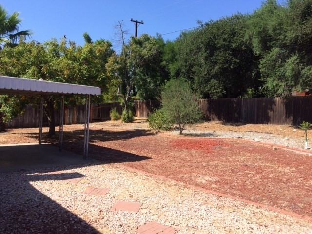 645 Aurora Dr - Photo 3 of 9