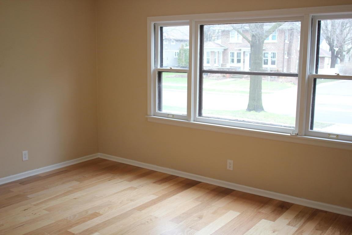 204 N Locust St #2 - Photo 3 of 11