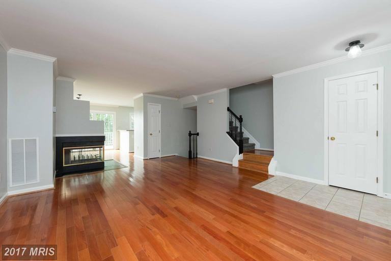 1279 Quaker Hill Dr - Photo 3 of 30