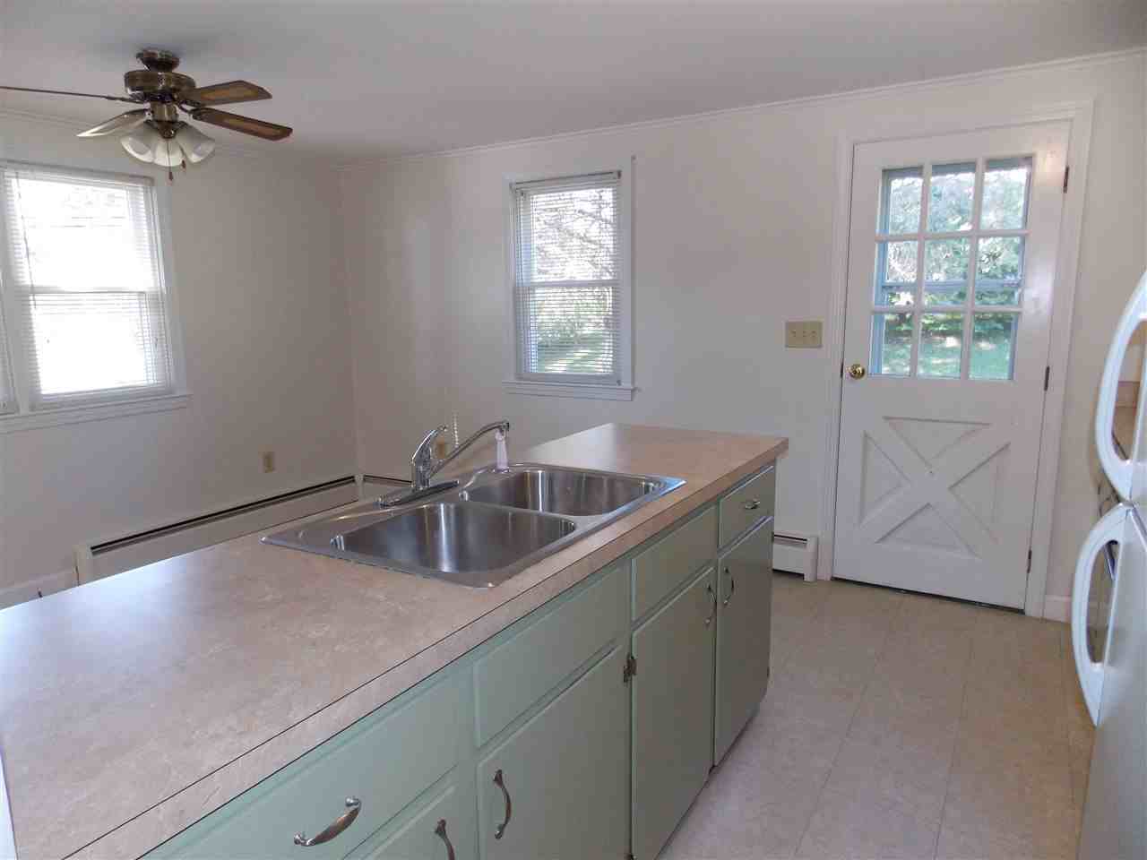 185 Sanborn St - Photo 3 of 8