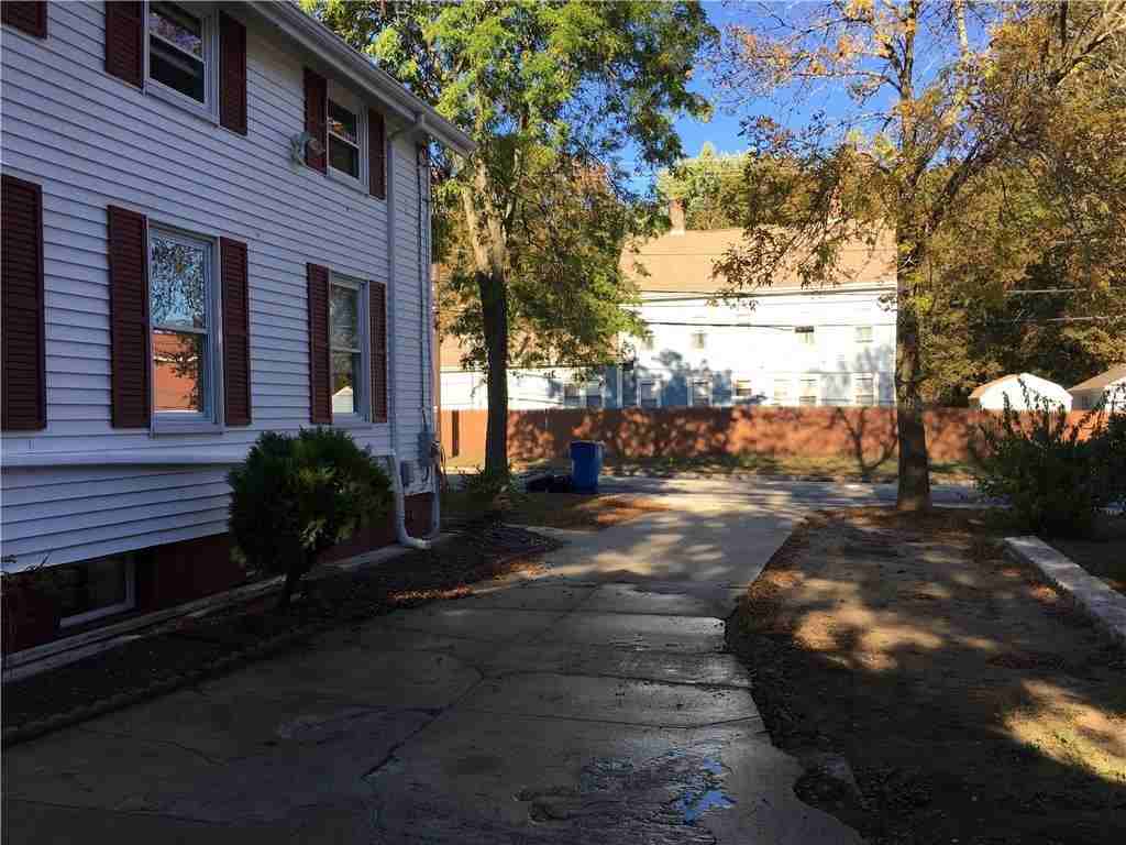 1528 Smithfield Ave - Photo 3 of 22