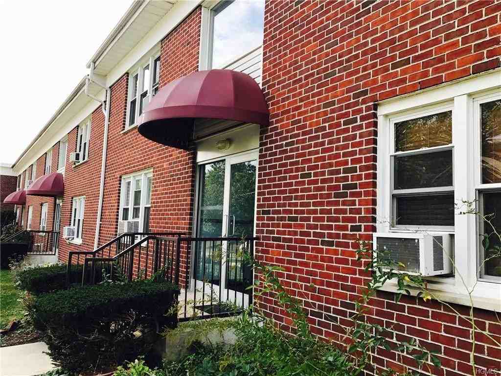 7 Wainwright Ave #2b - Photo 2 of 10