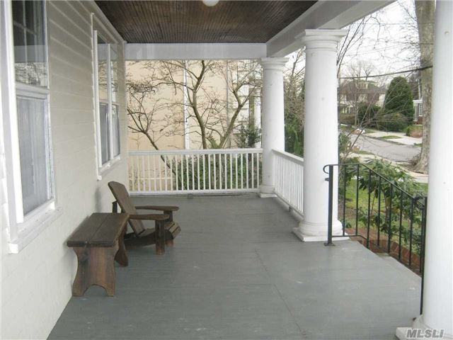 316 Grosvenor St - Photo 2 of 10