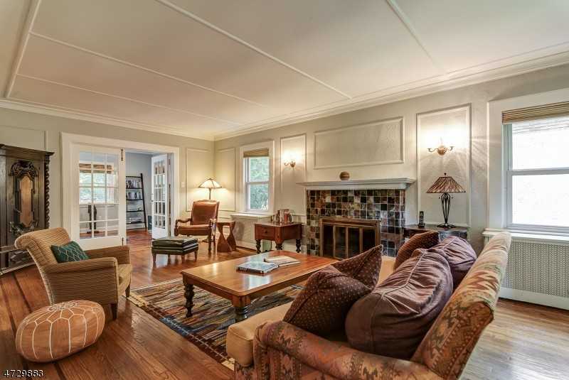 18 Hobart Ave - Photo 3 of 24