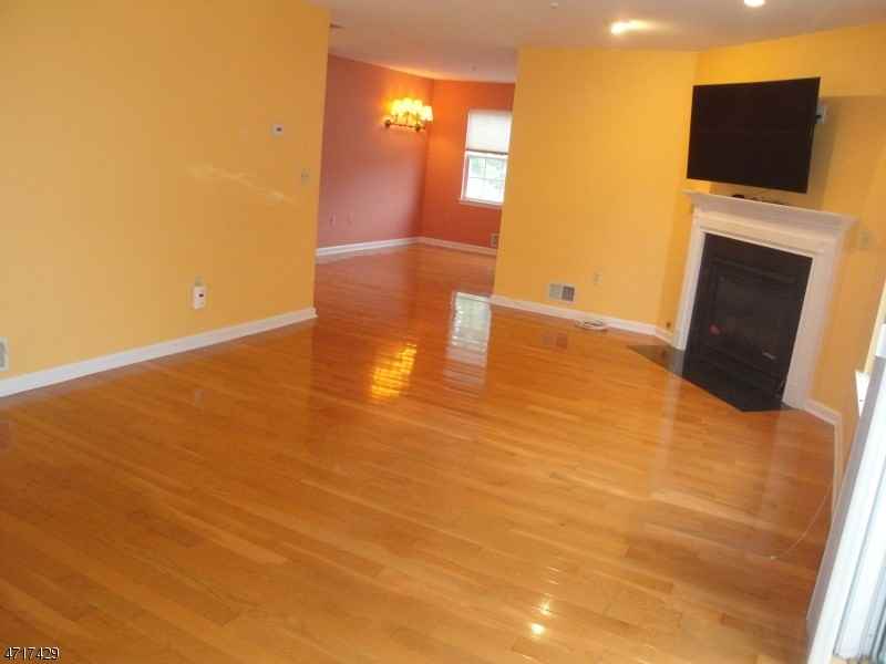 122 Potomac Dr - Photo 3 of 19