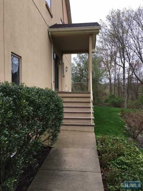 62 Rio Vista Dr - Photo 2 of 25