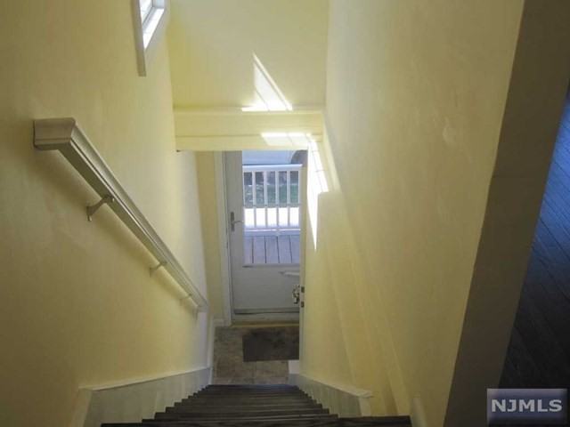 27 Summit Ave - Photo 3 of 11
