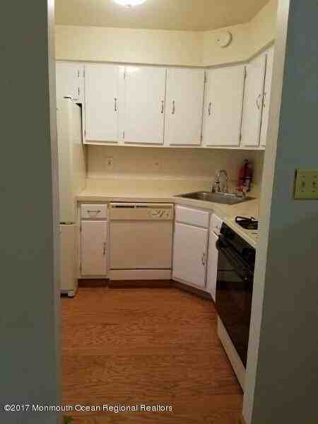 92 Reynolds Ct - Photo 3 of 9