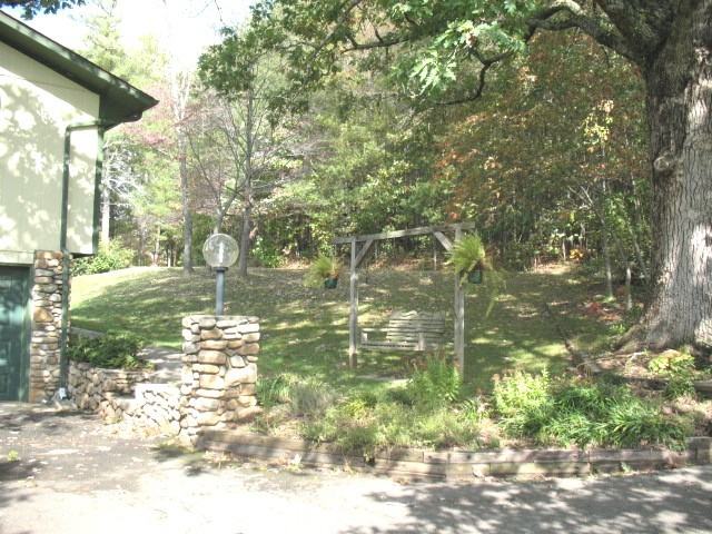 32 Chestnut St - Photo 3 of 34