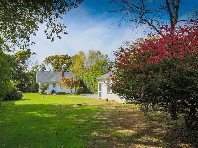 93 Meeting House Ln - Photo 3 of 11