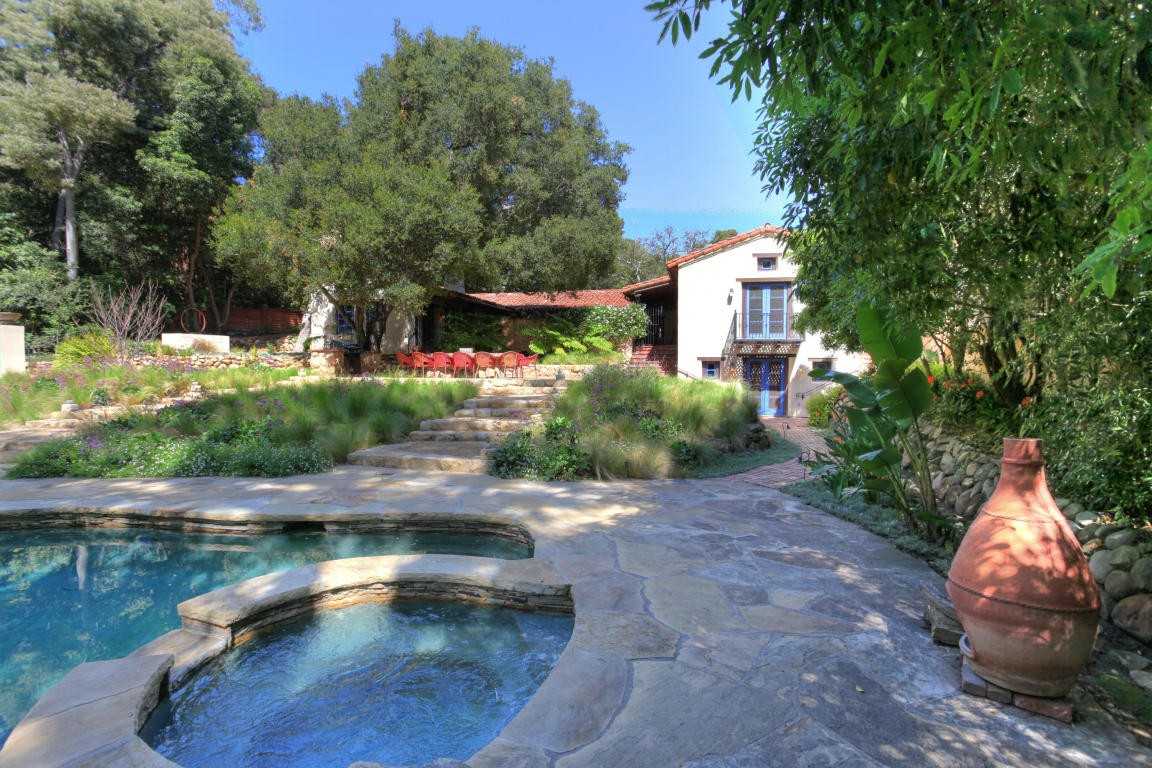 1135 Summit Rd - Photo 2 of 50