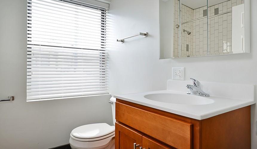 1640 N Damen Apartments - Photo 2 of 12