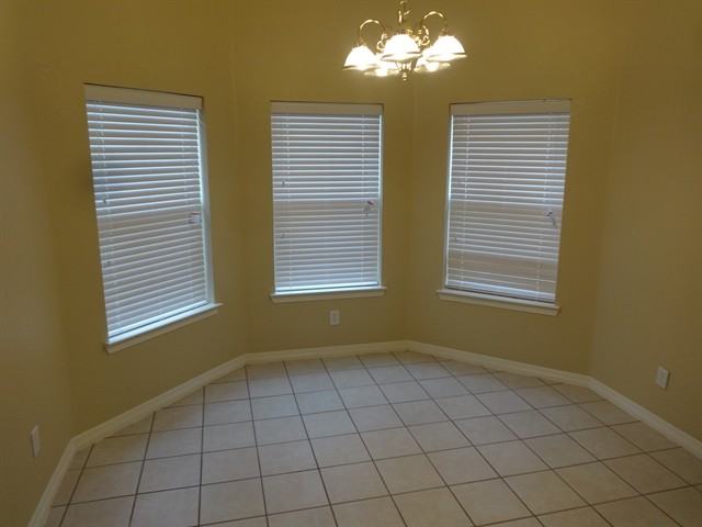 2024 Nottingham Dr - Photo 3 of 10