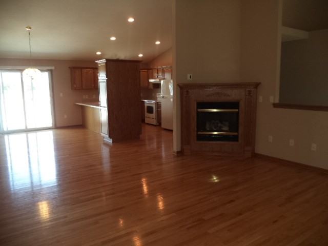 1108 Fieldstone Dr - Photo 2 of 10