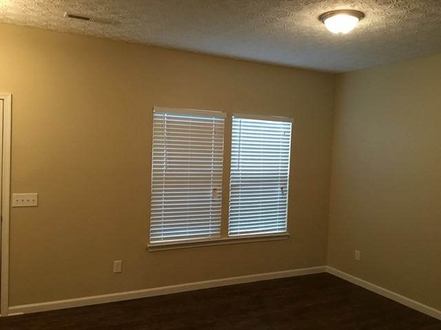 1300 Wagy Square - Photo 2 of 16