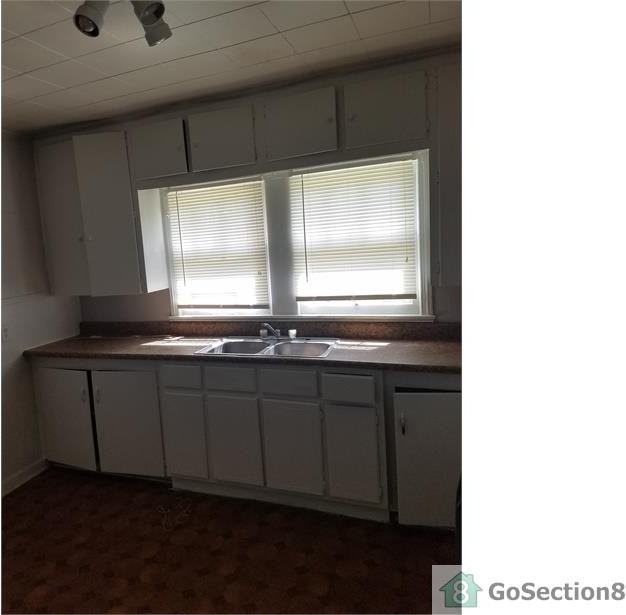 1053 Balthrop St - Photo 2 of 6