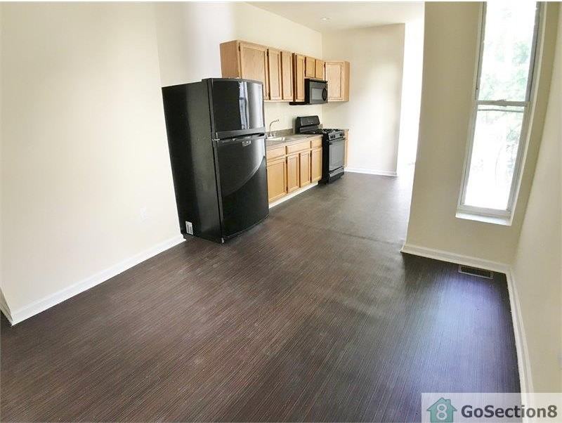 2907 Frederick Ave - Photo 2 of 9