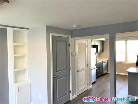 2602 Northshire Dr - Photo 3 of 9