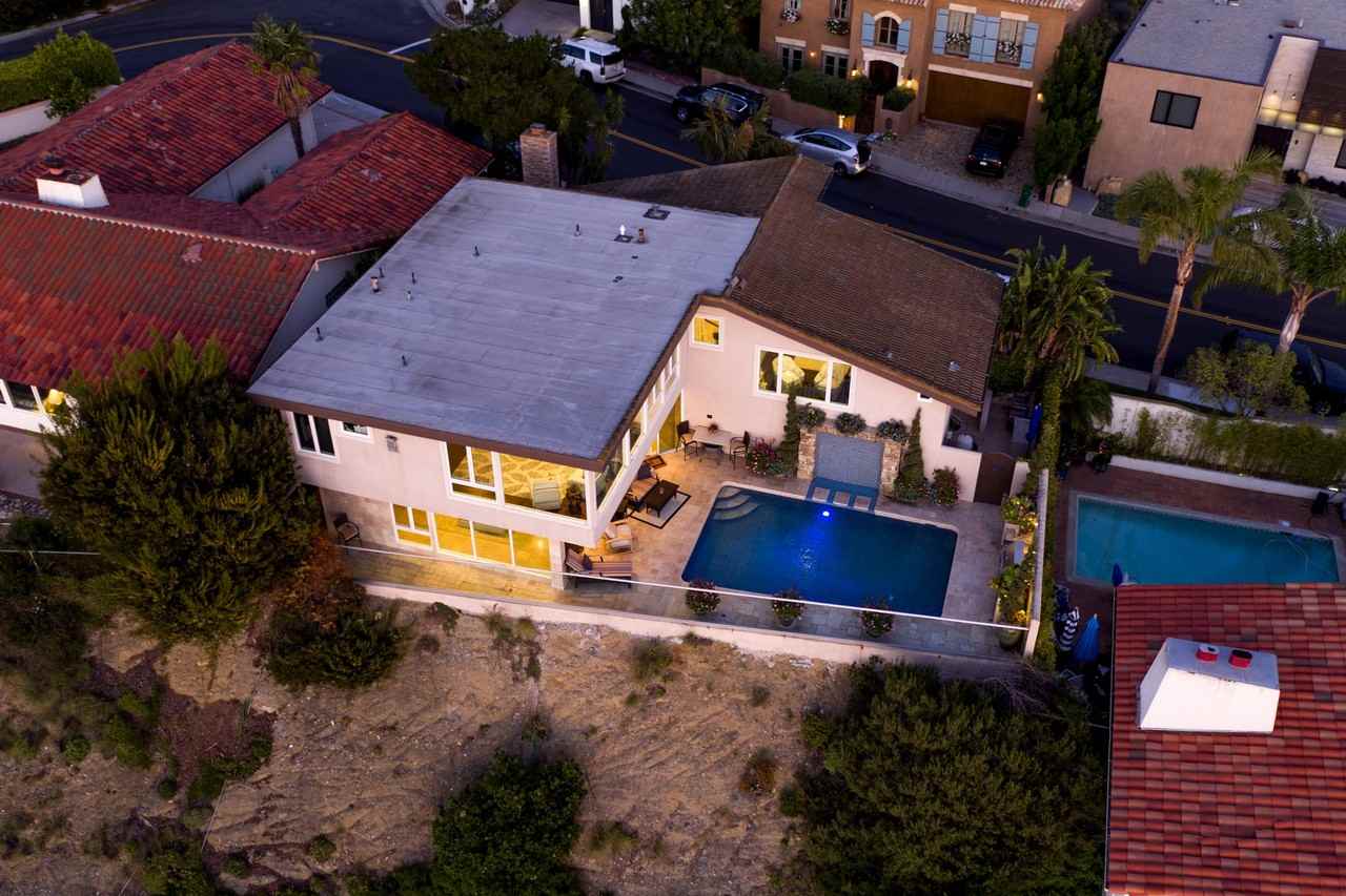 790 Nyes Pl - Photo 2 of 27