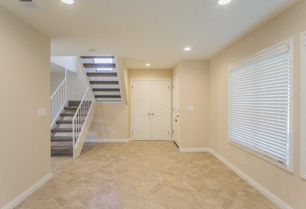 1689 Chadwick Way - Photo 3 of 25