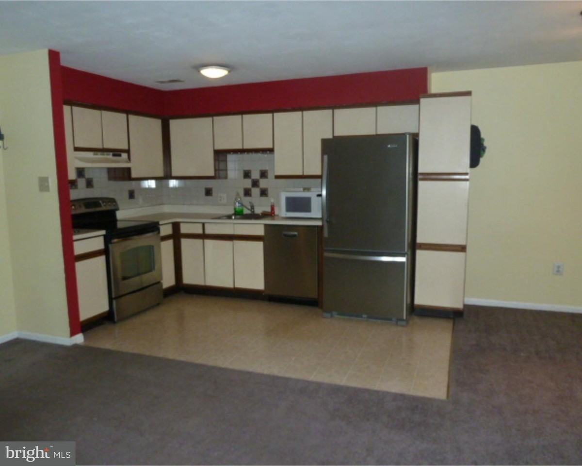 17 Chelmsford Ct - Photo 2 of 8