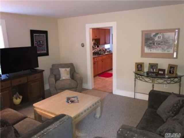 69 Roosevelt Ave - Photo 2 of 6