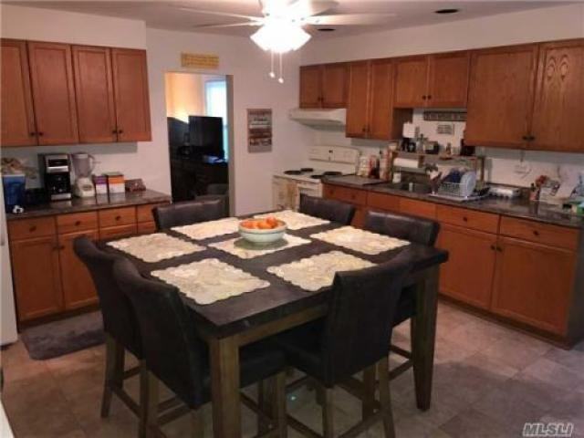 69 Roosevelt Ave - Photo 3 of 6