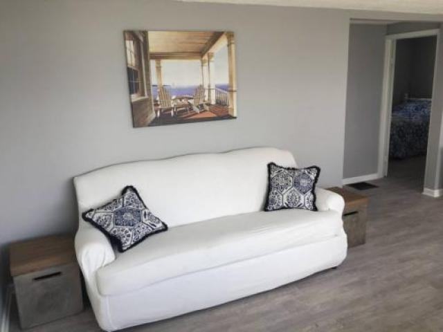 13404 W Bank Dr NE - Photo 3 of 5