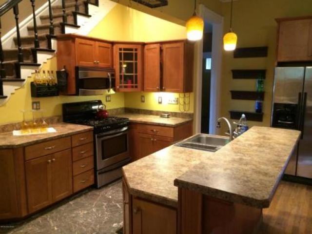 1031 Garvin Pl - Photo 3 of 6