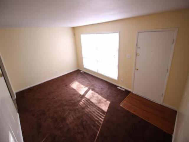 9118 Askew Ave - Photo 3 of 5