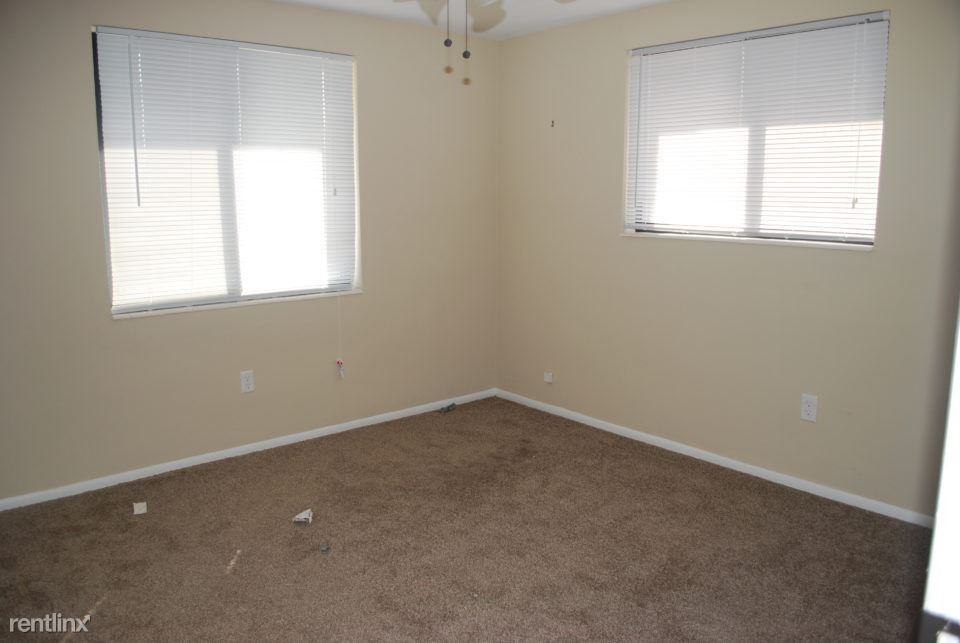 4621 Bowl St - Photo 2 of 12