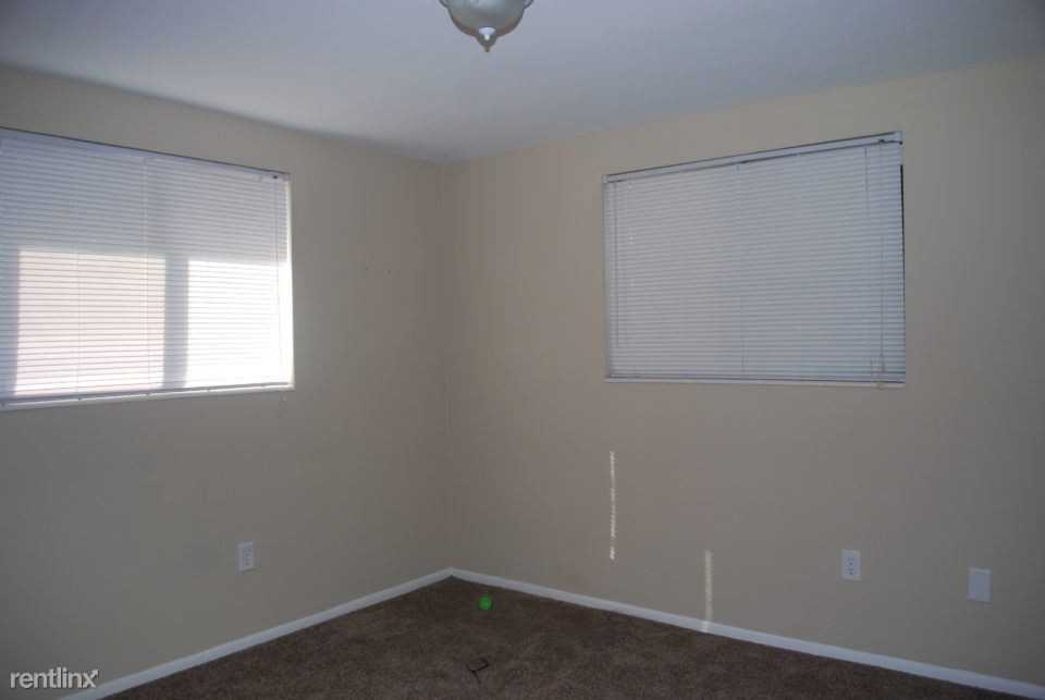 4621 Bowl St - Photo 3 of 12