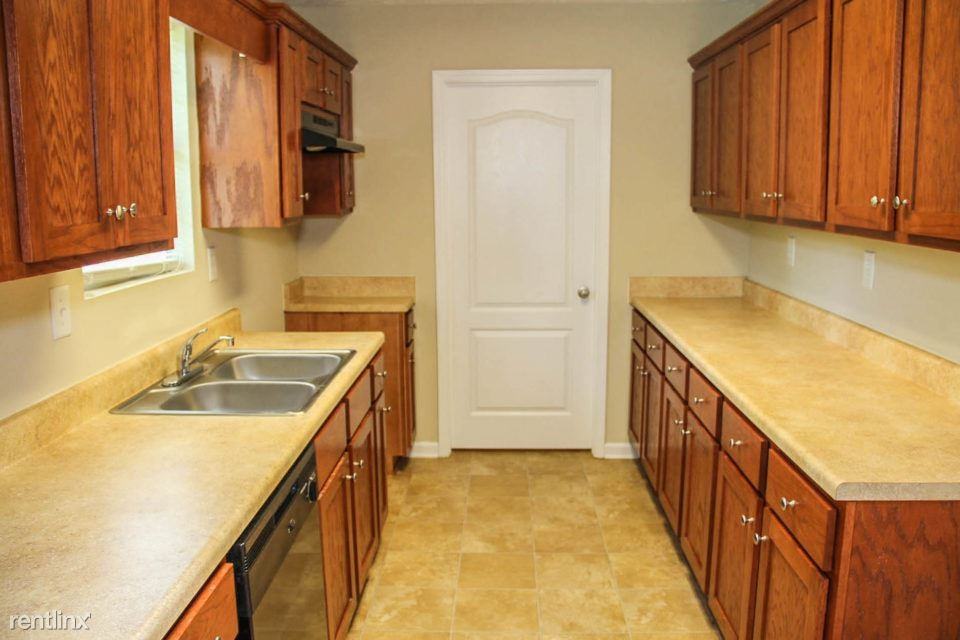 106 Beaty Ct - Photo 2 of 11