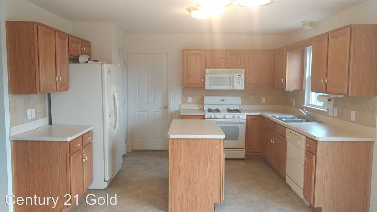 10 Sawgrass Dr - Photo 2 of 15