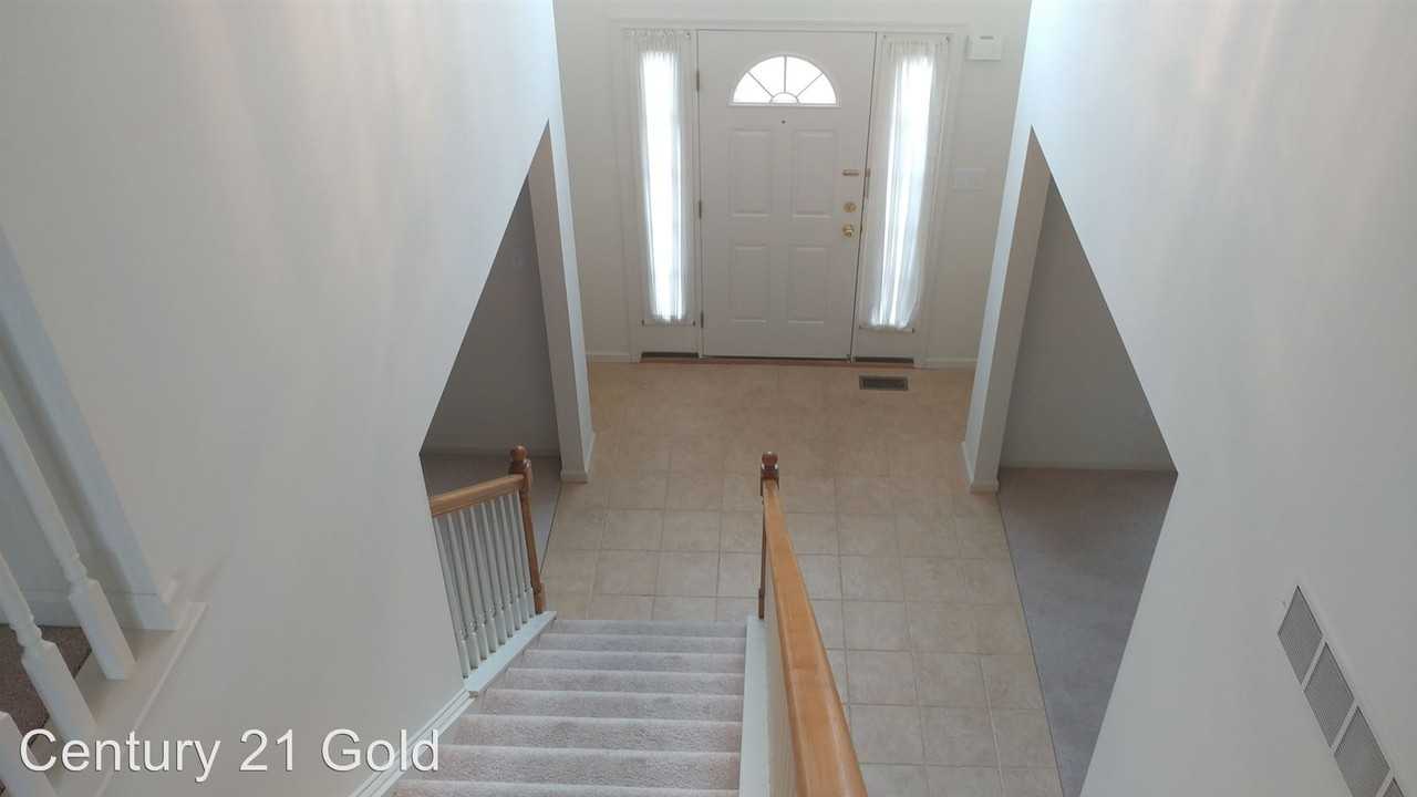 10 Sawgrass Dr - Photo 3 of 15