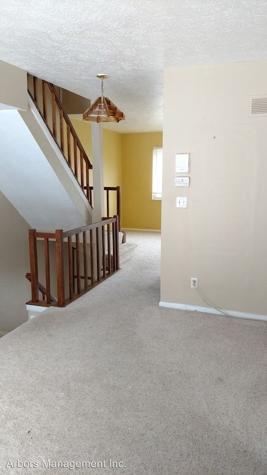 307 Williamsburg Ln - Photo 3 of 16