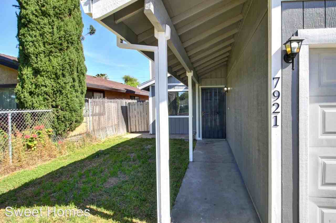 7921 37th Ave - Photo 2 of 25