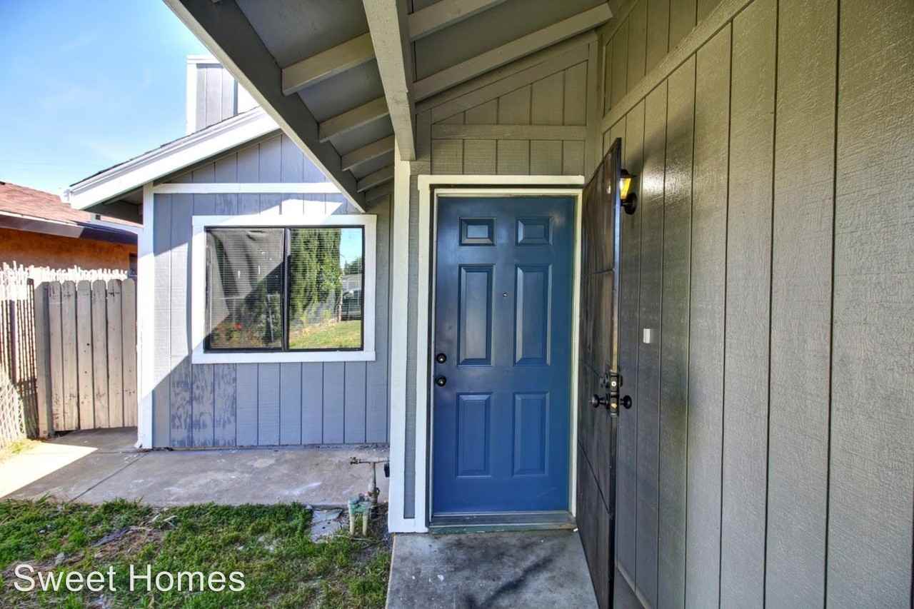 7921 37th Ave - Photo 3 of 25