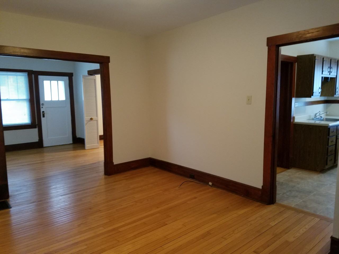 8838 Powell Ave - Photo 3 of 9