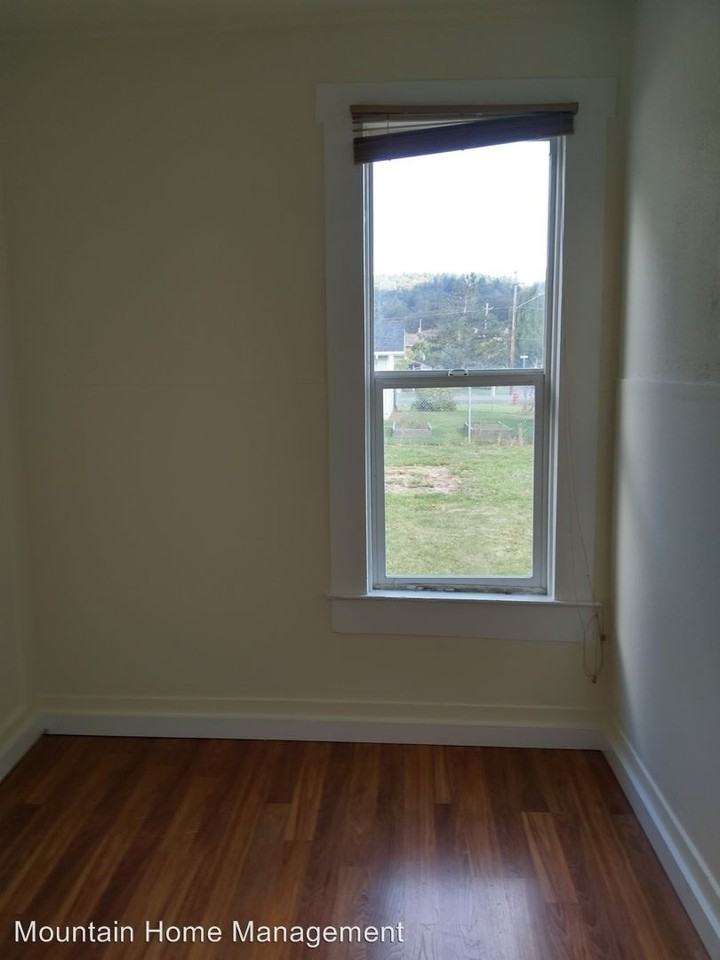 1104 Pine St - Photo 3 of 9