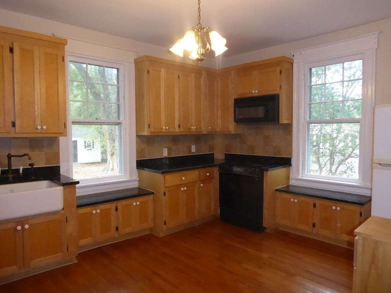 408 Maple Ave - Photo 3 of 23