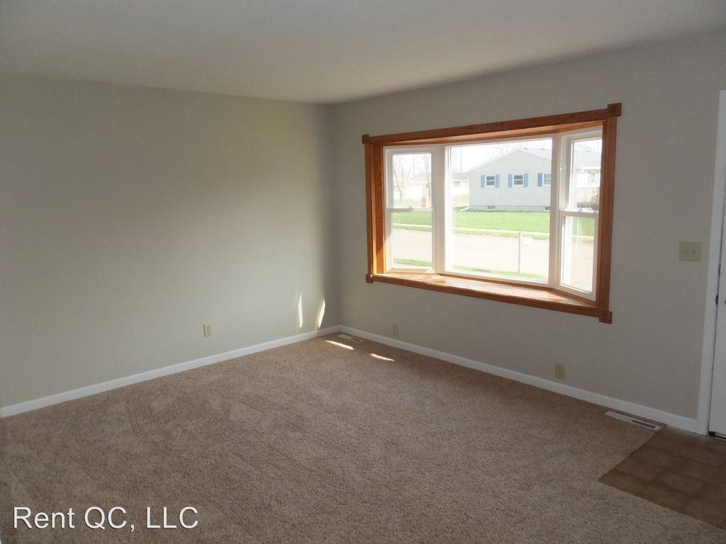 316 W 61st Pl - Photo 2 of 17